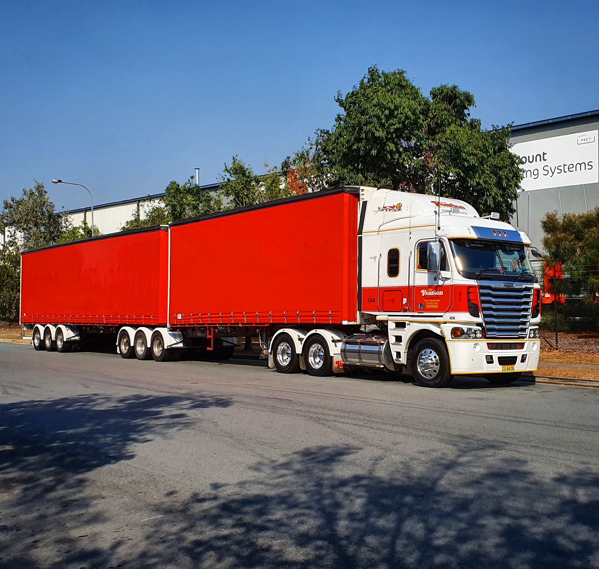 When you’re shipping volume, the trailer configuration is the cost decision